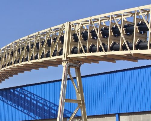 Transportor cu bandă pentru țevi pentru materiale &icirc;n vrac