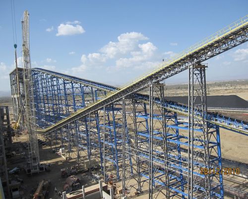 Transportor cu bandă de transport &icirc;n jos