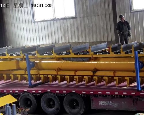 Transportor cu racletă &icirc;ngropată pentru utilizare ușoară